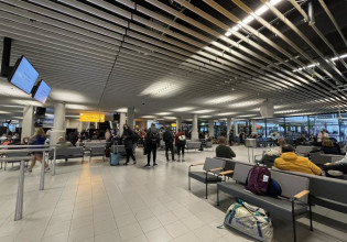 Ολλανδία – Αποκλεισμένοι για ώρες στο αεροδρόμιο επιβάτες από τη Ν. Αφρική