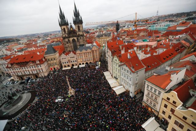 Τσεχία – Τα έκτακτα μέτρα για να αναχαιτιστεί η πανδημία