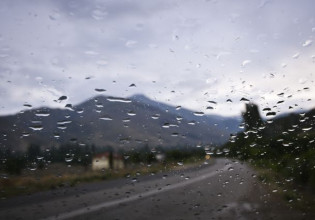 Καιρός – Βροχές και καταιγίδες – Πού και πότε θα είναι πιο έντονα τα φαινόμενα