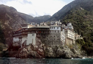 Άγιο Όρος – Πάνω από 40 μοναχοί νοσούν – Μένουν κλεισμένοι στα κελιά τους