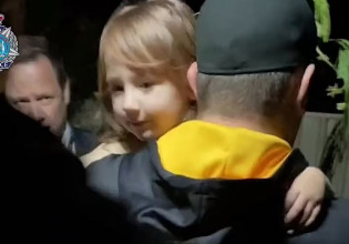 Αυστραλία – Συγκλονιστικό βίντεο από την διάσωση της μικρής Κλίο Σμιθ – «Θα σε πάμε να δεις τη μαμά και τον μπαμπά σου»