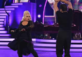 DWTS – Έκλεψε την παράσταση η Μπέσσυ Αργυράκη – Μεταμορφώθηκε σε βαμπίρ και αποθεώθηκε