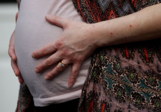 Κοροναϊός – Μια έγκυος έχει περισσότερες πιθανότητες να διασωληνωθεί