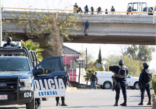 Μεξικό – Εννέα πτώματα βρέθηκαν κρεμασμένα από γέφυρα