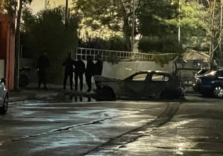 Πυροβολισμοί στη Νίκαια – Αυτό είναι το καμένο αυτοκίνητο που χρησιμοποίησαν οι δράστες