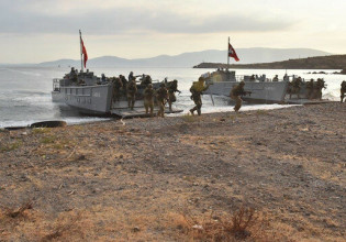 Τουρκία – Και με αποβατικά πλοία οι στρατιωτικές ασκήσεις στον κόλπο της Σμύρνης