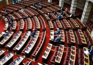 Βουλή – Ξεκίνησε η συζήτηση για την σύσταση εξεταστικής επιτροπής μετά από πρωτοβουλία του ΣΥΡΙΖΑ