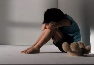 Τρίκαλα – Απολογείται την Πέμπτη ο αστυνομικός που κατηγορείται για ασέλγεια στην 4χρονη κόρη του – Το χρονικό της φρίκης