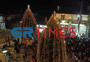 Xαλκιδική – Φωταγωγήθηκε το πρώτο Χριστουγεννιάτικο δέντρο στην Ελλάδα