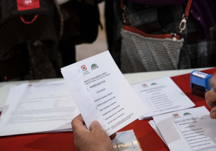 ΚΙΝΑΛ – Έχουν ψηφίσει πάνω από 267.000 πολίτες – Πήραν παράταση οι εκλογές
