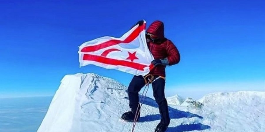 Τουρκοκύπριος τοποθέτησε τη σημαία του ψευδοκράτους στην Ανταρκτική