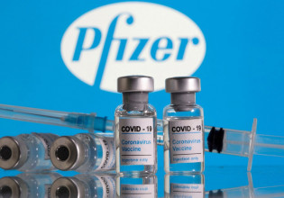 Όμικρον  – Οι δύο δόσεις ίσως δεν επαρκούν, προειδοποιεί η Pfizer