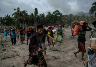 Ινδονησία – Στους 13 οι νεκροί από την έκρηξη ηφαιστείου Σεμέρου