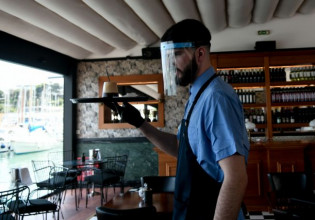 Κρήτη – Λουκέτο και πρόστιμα σε δύο καφετέριες – Είχαν πελάτες χωρίς τα απαιτούμενα έγγραφα
