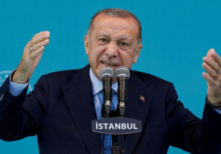 Τουρκία: Η οικονομία καταρρέει και ο Ερντογάν διαφημίζει την κυβέρνησή του