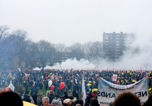 Ολλανδία – Χιλιάδες στους δρόμους κατά των περιοριστικών μέτρων