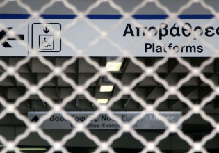 Athens Metro stations shut down after bomb scare