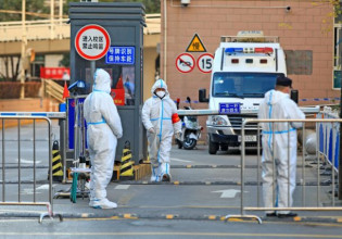 Κοροναϊός – Δύο χρόνια μετά τον θάνατο του γιατρού που αποκάλυψε την πανδημία, πολίτες στέλνουν ακόμη μηνύματα