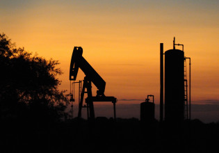 Ανεβαίνουν οι τιμές πετρελαίου «δια χειρός» ΟΠΕΚ+