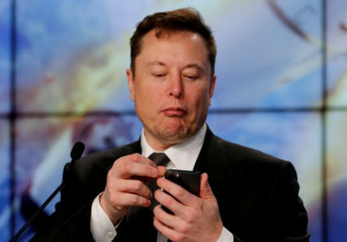 Μέτοχος της Tesla μηνύει την εταιρεία για τα tweet του Μασκ