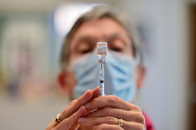 Κοροναϊός - Όλα τα νεότερα δεδομένα για τους συνδυασμούς εμβολίων - Τι δείχνει μελέτη στη Βρετανία
