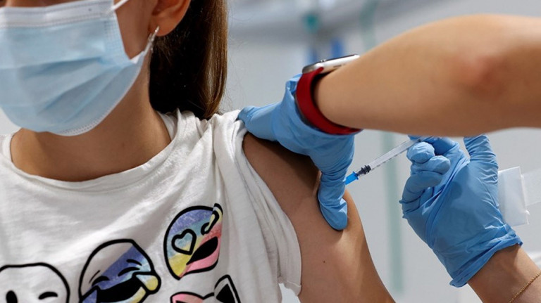 Ηλίας  Μόσιαλος - Τι ισχύει για τον εμβολιασμό των παιδιών 5 έως 11 ετών