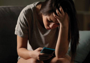 Πάτρα – «Ήθελα να αυτοκτονήσω» – Η εξομολόγηση 24χρονης που έπεσε θύμα του revenge porn