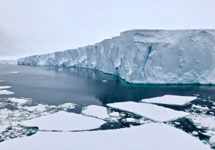 Κλιματική αλλαγή – Ανησυχητικές ρωγμές αποσταθεροποιούν τον «παγετώνα του ολέθρου» στην Ανταρκτική