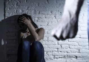 Ενδοοικογενειακή βία – Αυξήθηκε 50% το 2021 – Οι αιτίες και ο ρόλος της πανδημίας