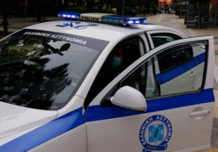 Ληστεία στα ΕΛΤΑ: «Μη φοβάστε, δεν θα σας κάνω κακό» – Η στιγμή που διαφεύγει ο δράστης με τα χρήματα