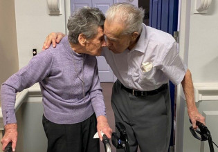 Βρετανία – Γιόρτασαν 81 χρόνια γάμου και μοιράζονται το μυστικό της κοινής τους ευτυχίας