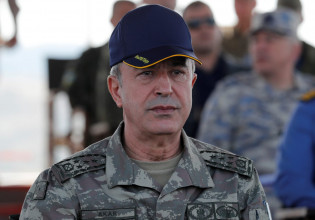 Ακάρ – Εκτός ελέγχου ο τούρκος υπουργός Άμυνας – «Μην κάνει το λάθος η Ελλάδα…»
