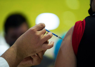 Moderna – Θα χρειαστεί ενισχυτική δόση το Φθινόπωρο – Τι ισχύει με το εμβόλιο για την Όμικρον