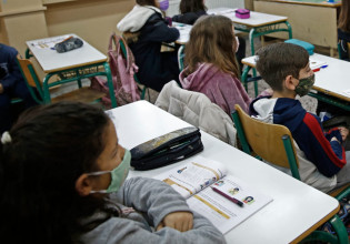 Σχολεία – Το «τσουνάμι» κρουσμάτων ίσως φέρει αλλαγές στο «50%+1» – Τι θα κρίνει τις αποφάσεις
