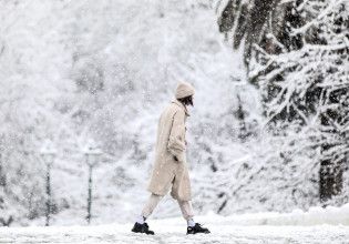 Κακοκαιρία «Ελπίδα»: Αντίστροφη μέτρηση για την νέα ψυχρή εισβολή – Χιόνια από τη Φλώρινα μέχρι τη Νάξο – Τι λένε οι μετεωρολόγοι