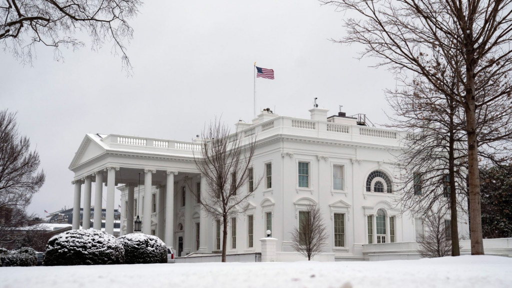 Ουάσινγκτον – «Καλύφθηκε» από το χιόνι η αμερικανική πρωτεύουσα