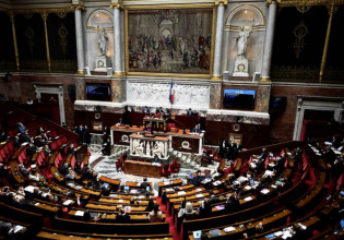 Γαλλία – Χαμός στη Βουλή για το πιστοποιητικό εμβολιασμού – Αναβλήθηκε η συνεδρίαση
