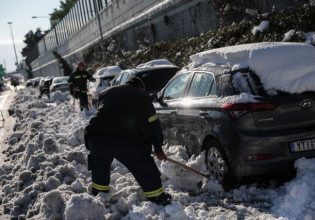 Κακοκαιρία «Ελπίδα»: «Η Αττική Οδός μάς έλεγε ότι είναι παράνομο να αφήσουμε το αυτοκίνητο»