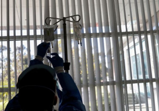 Κοροναϊός: Τρομάζει το ποσοστό εισαγωγών λόγω Όμικρον – Ποιοι ασθενείς χρειάζονται νοσηλεία