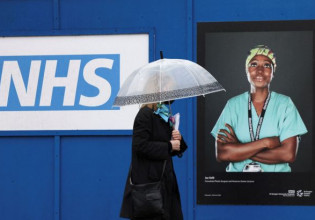 Βρετανία – Τη συνδρομή του ιδιωτικού τομέα ζητεί το NHS λόγω της πανδημίας