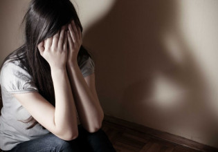 Σεξουαλική παρενόχληση από πασίγνωστο παίκτη ριάλιτι καταγγέλλει 16χρονη