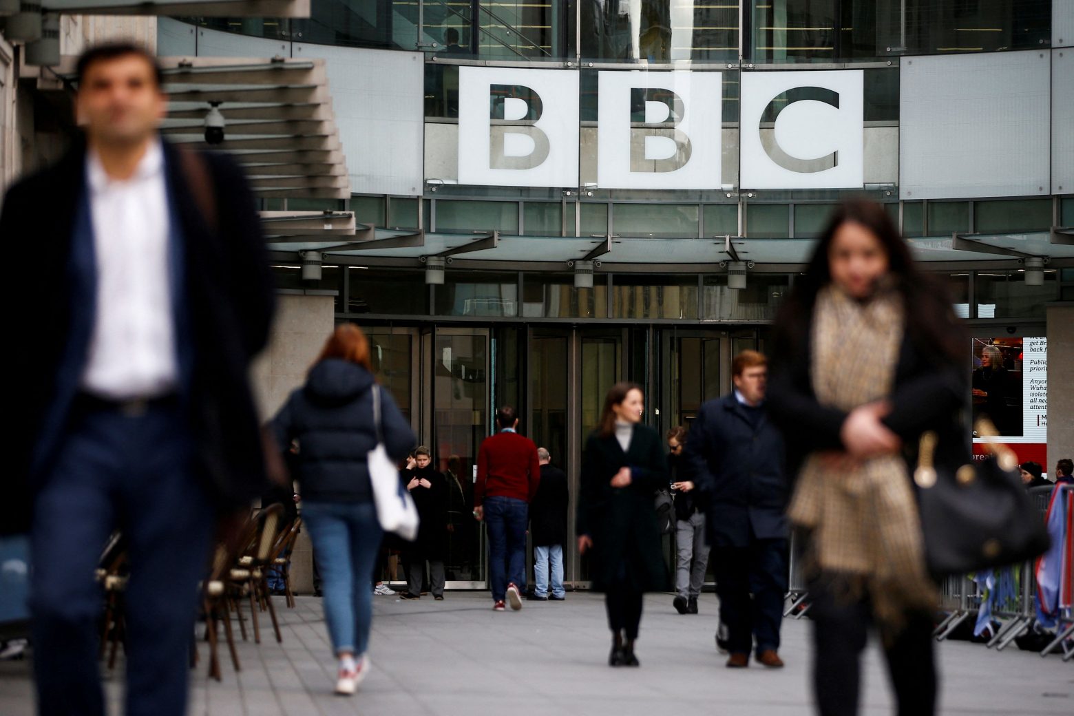 Βρετανία - Η κυβέρνηση θα διακόψει τη χρηματοδότηση για το BBC