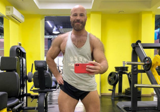 Bodybuilder που έχει «σχέση» με… τασάκι ισχυρίζεται ότι αυνανίζεται 8 φορές τη μέρα