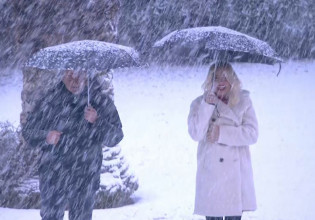 Το Πρωινό: Γιώργος Λιάγκας και Φαίη Σκορδά έκαναν εκπομπή στα χιόνια