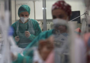 Κοροναϊός – Τριπλά εμβολιασμένος υγειονομικός νόσησε δύο φορές – Αντιδράσεις για τα πρωτόκολλα