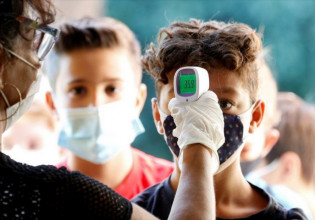 Κοροναϊός – Τα παιδιά και οι έφηβοι στο «στόχαστρο» της Όμικρον – Οι ειδικοί προειδοποιούν και συνιστούν εμβολιασμό