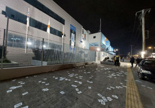 Ρουβίκωνας: Πέταξε τρικάκια στο κτίριο της Πολιτικής Προστασίας – «Υπουργείο Πολιτικής Απραγίας» [Εικόνες]