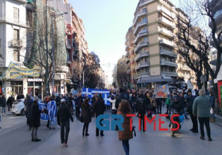 Θεσσαλονίκη – Πορεία αντιεμβολιαστών, συνθήματα κατά όσων δεχόντουσαν να ελεγχθούν σε μαγαζιά