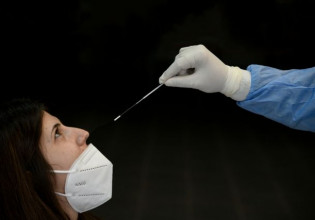 Rapid test: Eίναι καλύτερα  να γίνονται από τη μύτη παρά από το στόμα