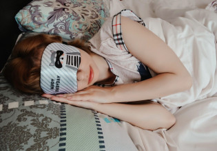 Μελέτη: Πώς μπορούμε να βελτιώσουμε τη μνήμη στη διάρκεια του ύπνου